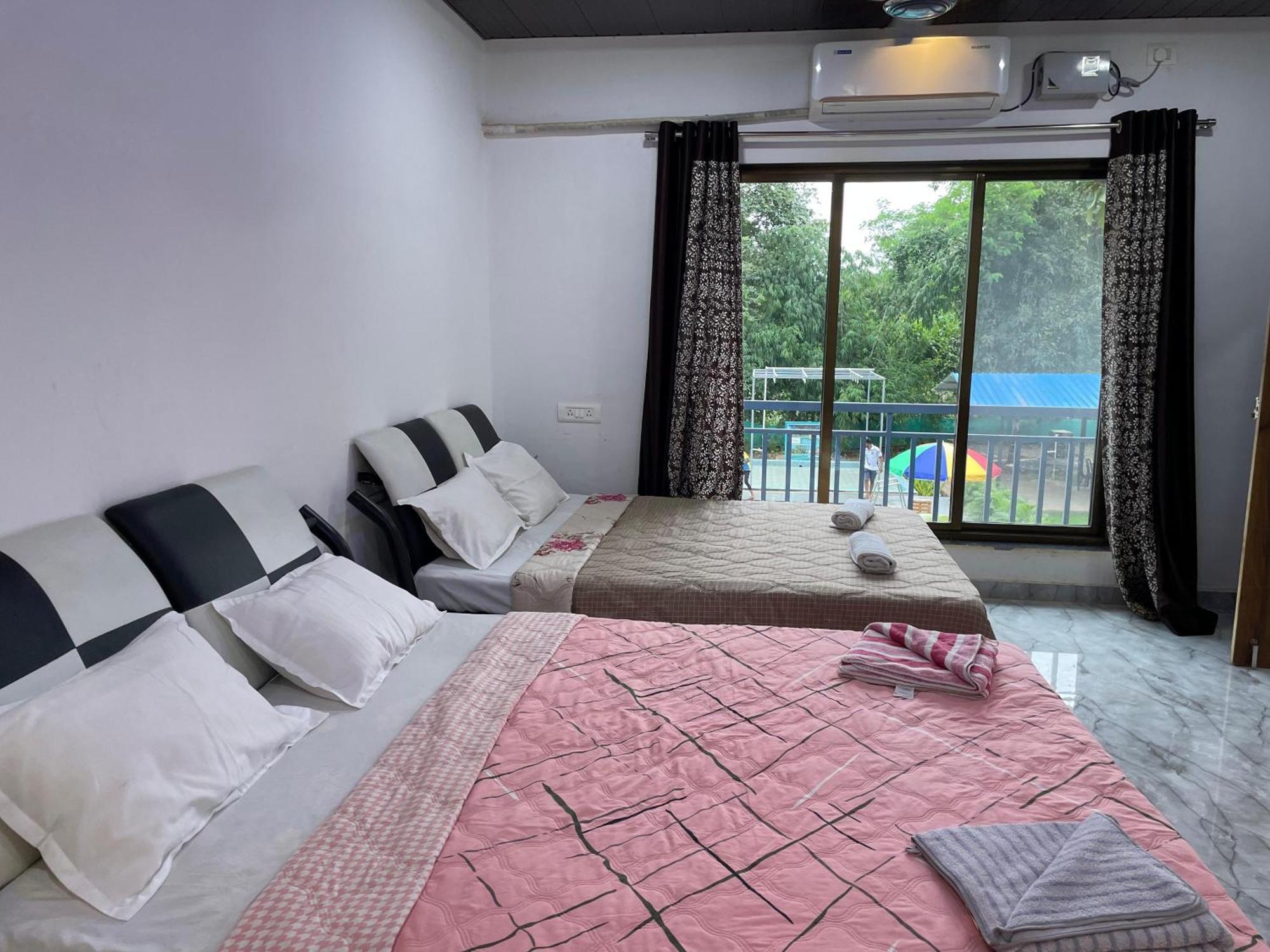 Riverland Farm And Resort Karjat Buitenkant foto