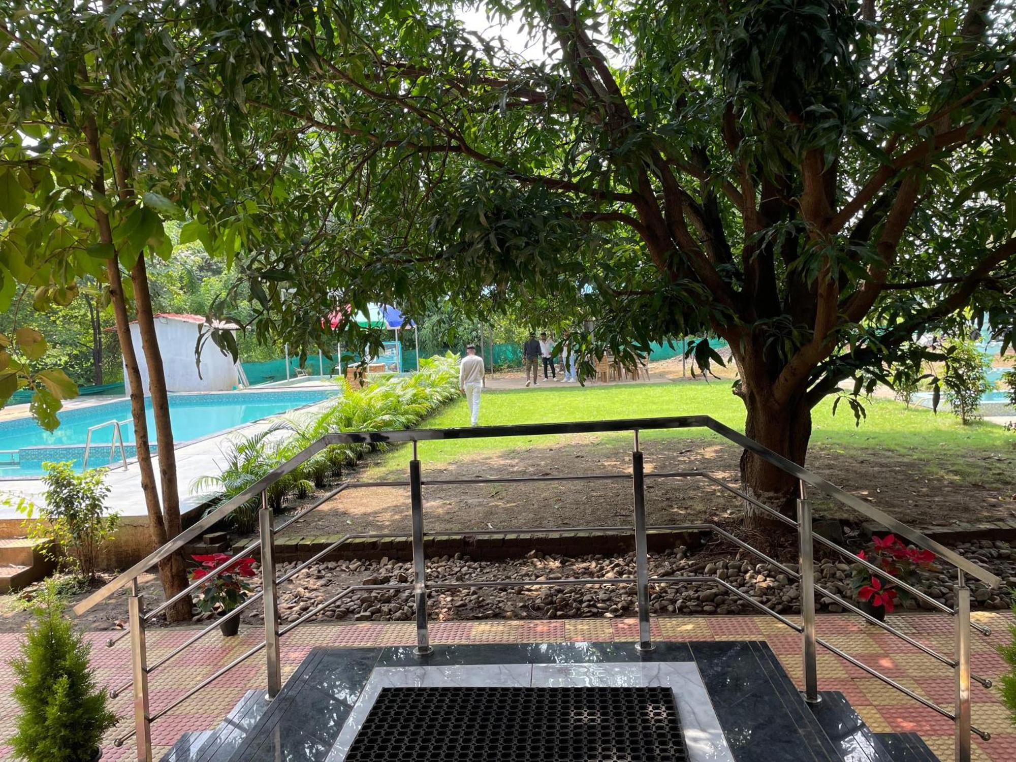 Riverland Farm And Resort Karjat Buitenkant foto